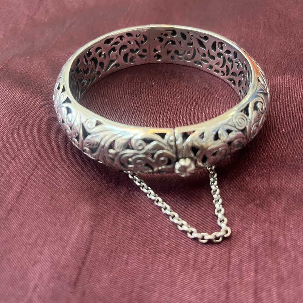 #176  Silpada Beautiful Intricate Filigree .925 Sterling Silver Bangle.